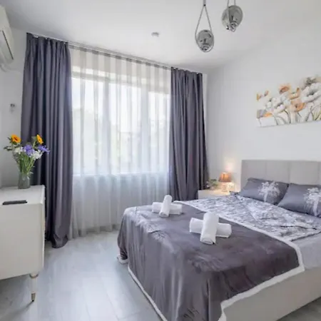 Apartment Bright With Designer Renovation Ljubljana