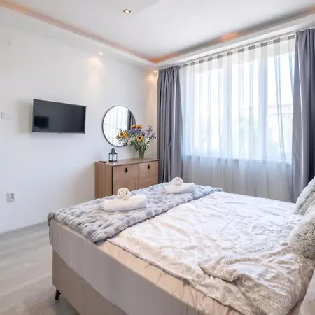 Bright With Designer Renovation Appartamento *