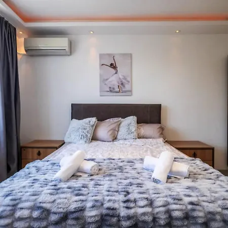 Bright With Designer Renovation Appartamento *