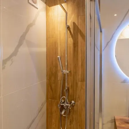 Apartment Bright With Designer Renovation Ljubljana