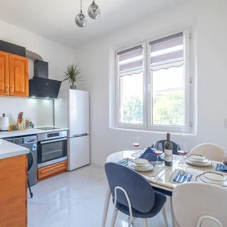 Appartamento Bright With Designer Renovation