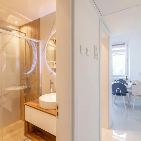 Appartamento Bright With Designer Renovation *