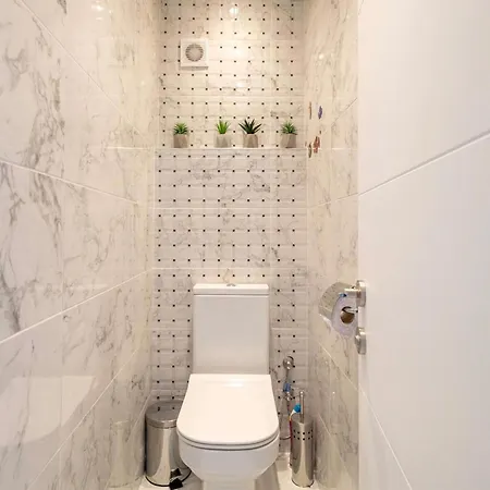 Bright With Designer Renovation *